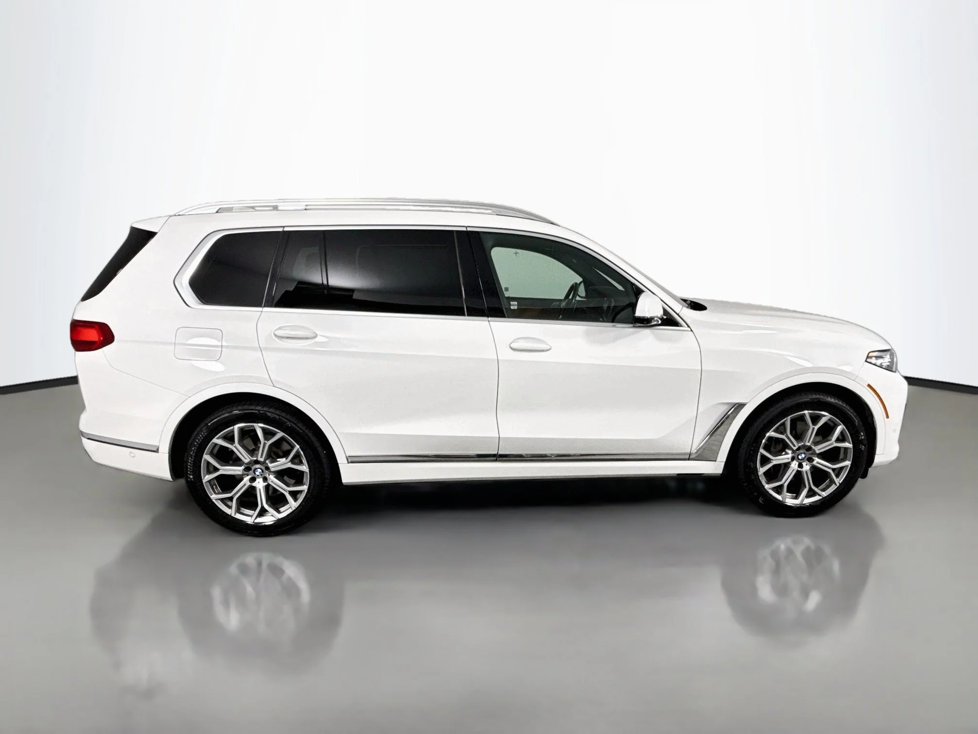 Used 2021 Alpine White BMW xDrive40i image 8