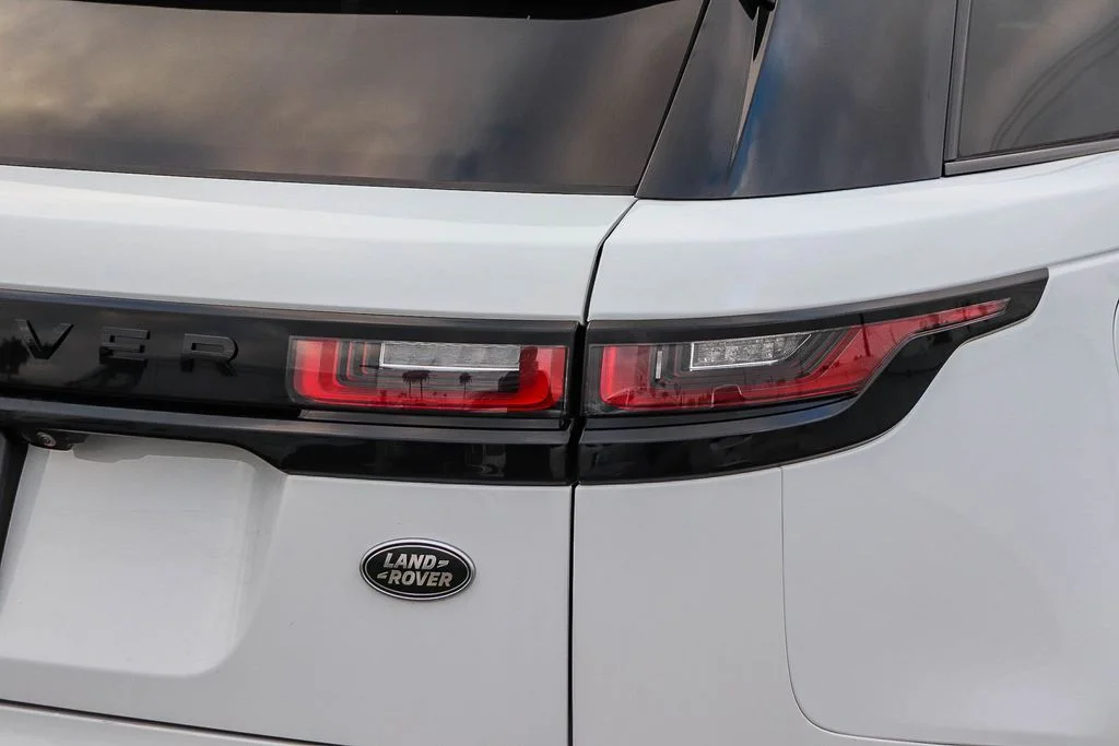 Used 2023  Land Rover R-Dynamic S MHEV image 10