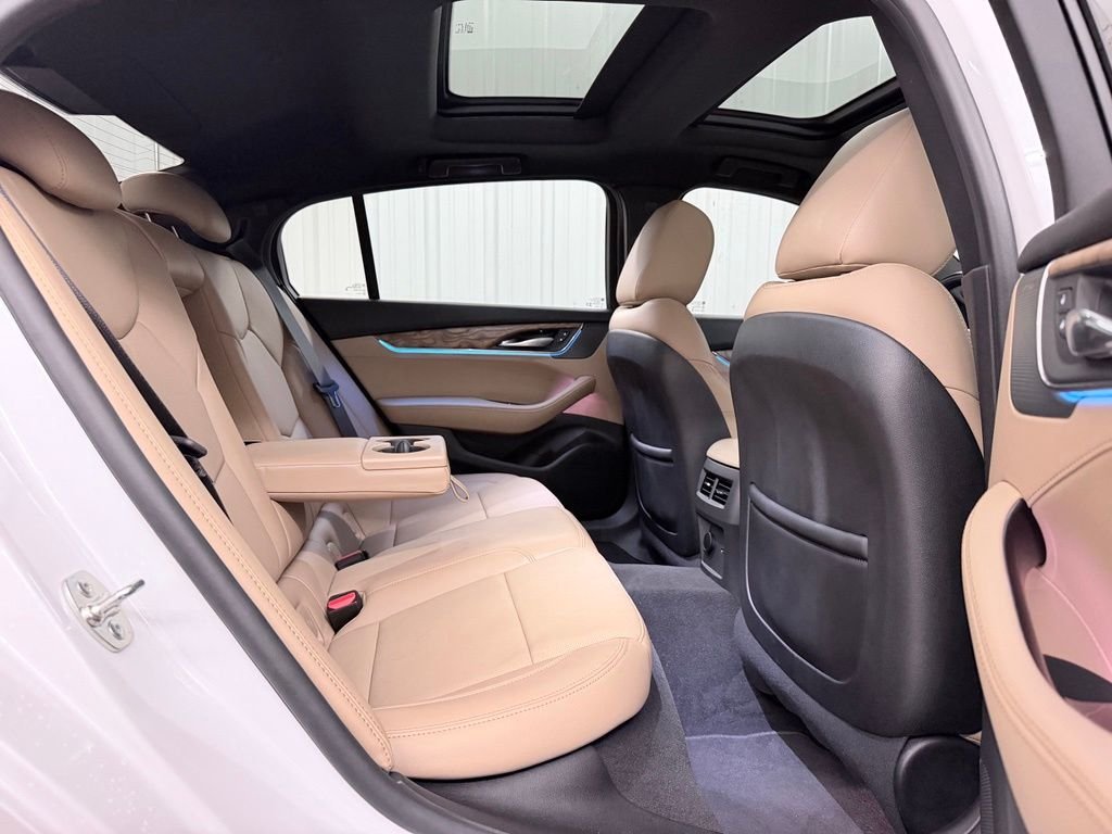 Used 2025 White Cadillac Premium Luxury image 43