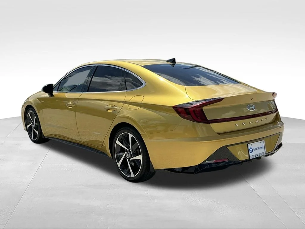 Used 2021 Yellow Hyundai SEL Plus image 6