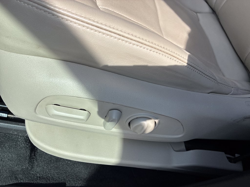 Used 2021 White Buick Essence image 10
