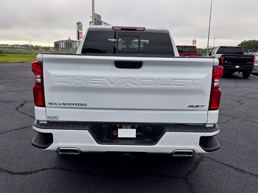 New 2026 Summit White Chevrolet RST image 34