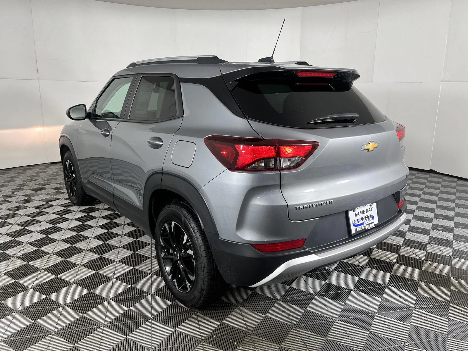 Used 2023 Sterling Gray Metallic Chevrolet LT image 39