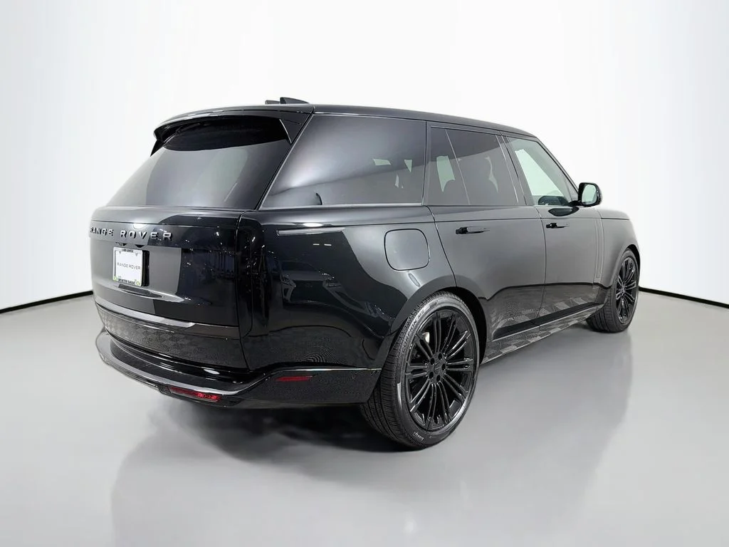 New 2026 Santorini Black Land Rover SE image 5
