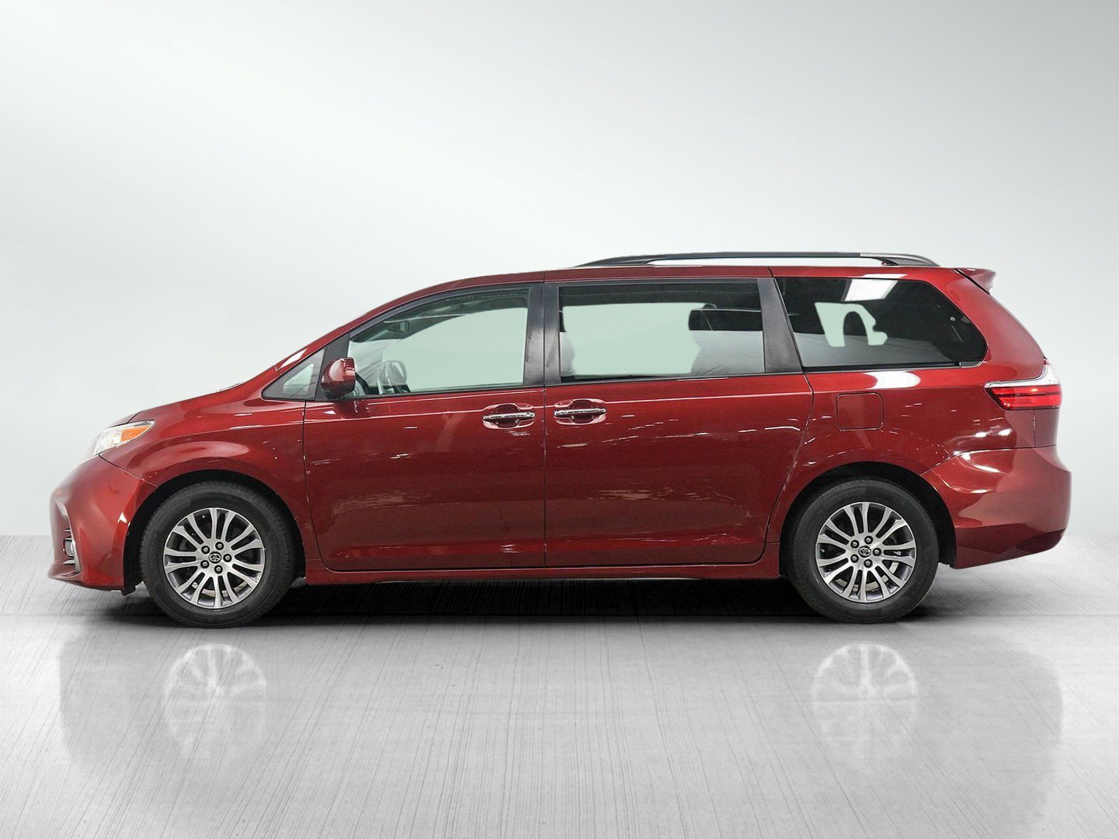 Used 2019 Toyota Sienna XLE with VIN 5TDYZ3DC1KS994012 for sale in South Saint Paul, Minnesota