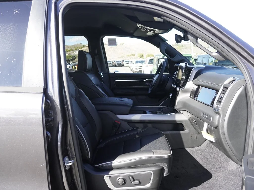 New 2026 Granite Crystal Metallic Clear-Coat Exterior Paint RAM Laramie image 26