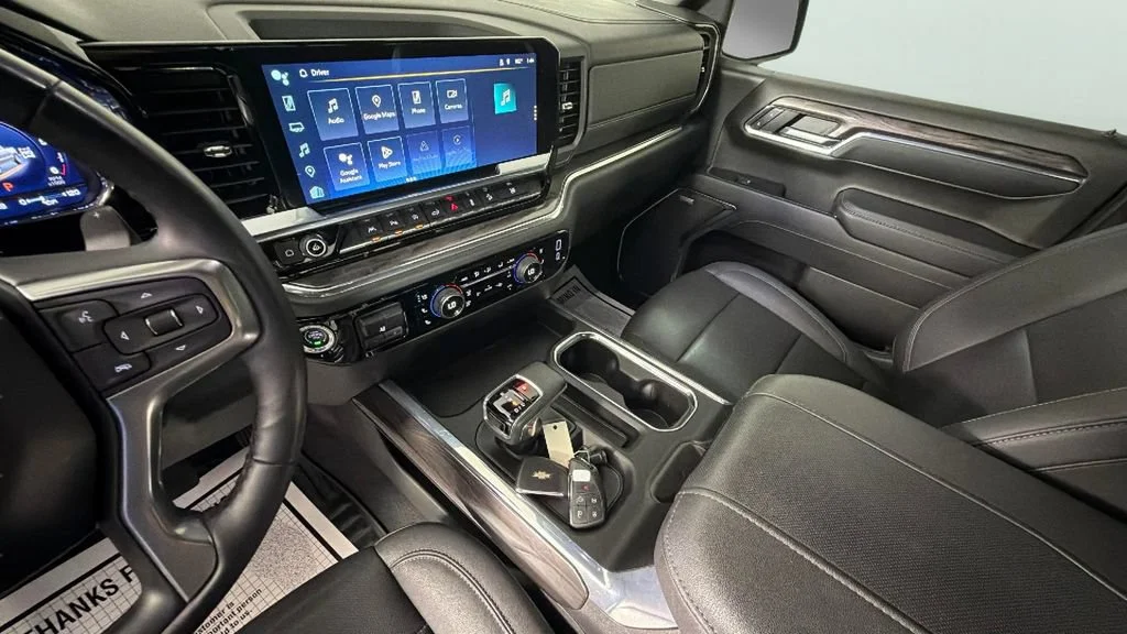 Used 2024 Summit White Chevrolet LTZ image 19