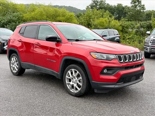 Used 2023 Red Jeep Latitude Lux image 18