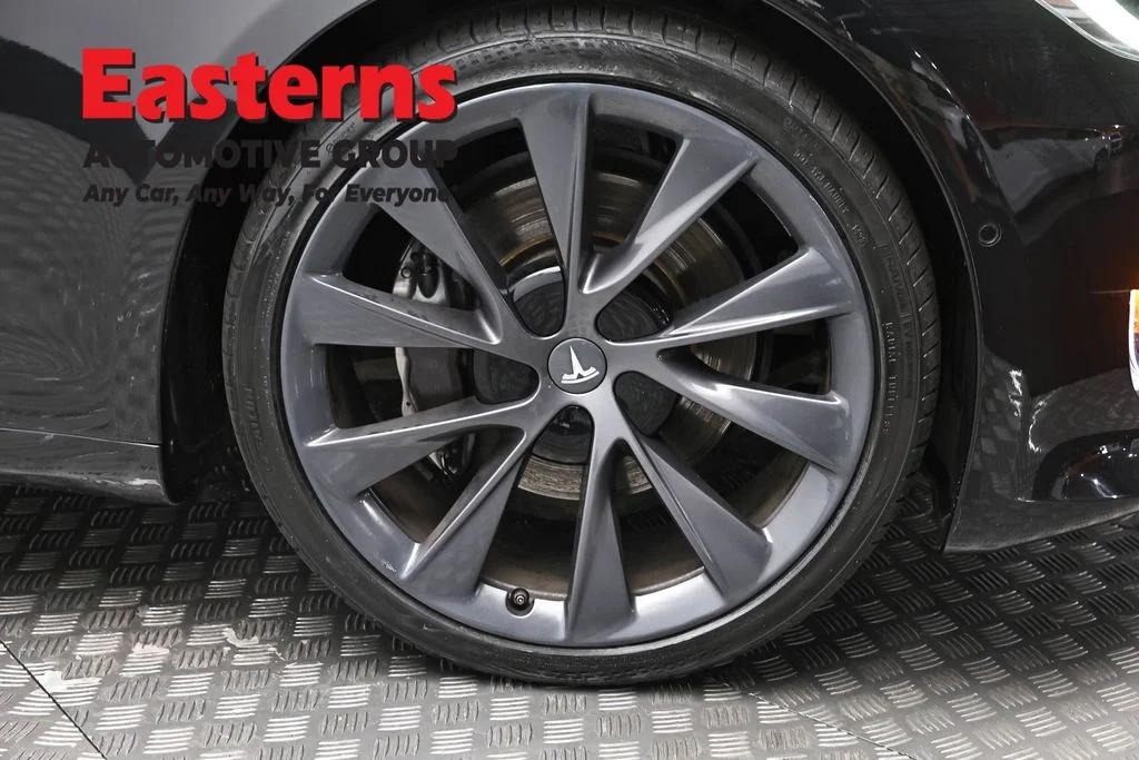 Used 2018 Black Tesla 75D image 28