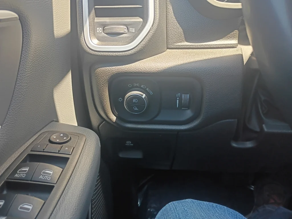 Used 2022 Bright White Clearcoat Ram Big Horn image 31