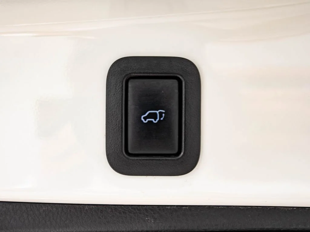 Used 2017 Blizzard Pearl Toyota Limited image 23