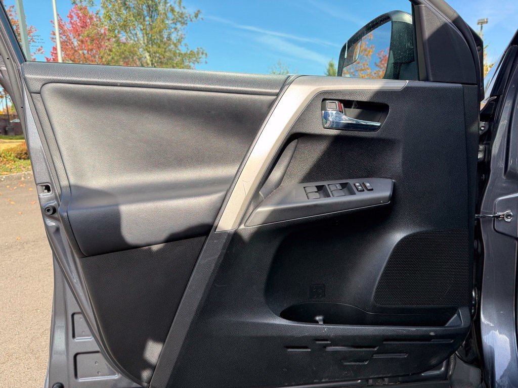 Used 2016 Magnetic Gray Metallic Toyota XLE image 18
