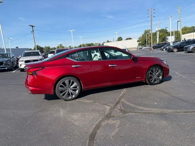Used 2019 Red Nissan 2.0 Edition ONE image 7
