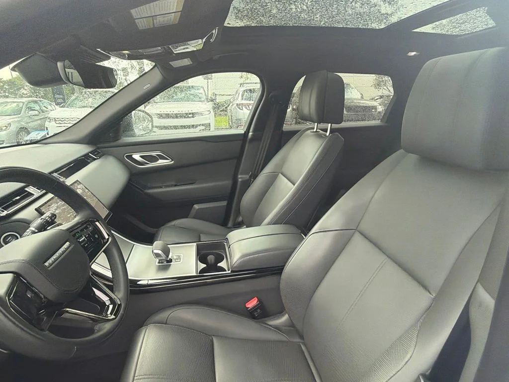 Used 2025 White Land Rover Dynamic HSE image 10