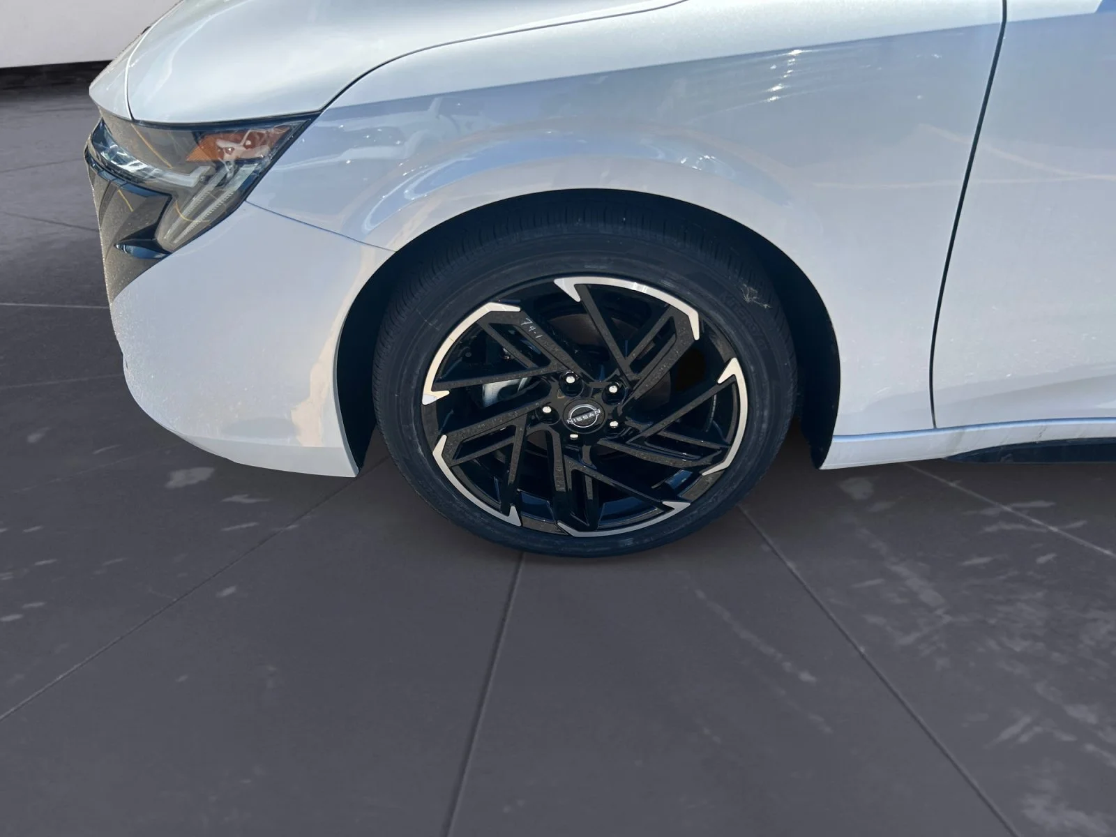 New 2026 Aspen White Tricoat/Super Black Nissan SR image 42