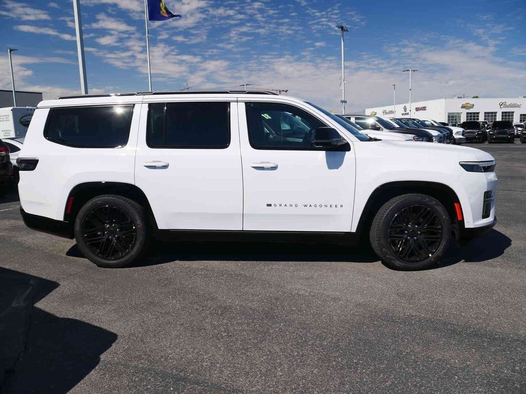 New 2026 Bright White Clear-Coat Exterior Paint Jeep Grand Wagoneer image 24