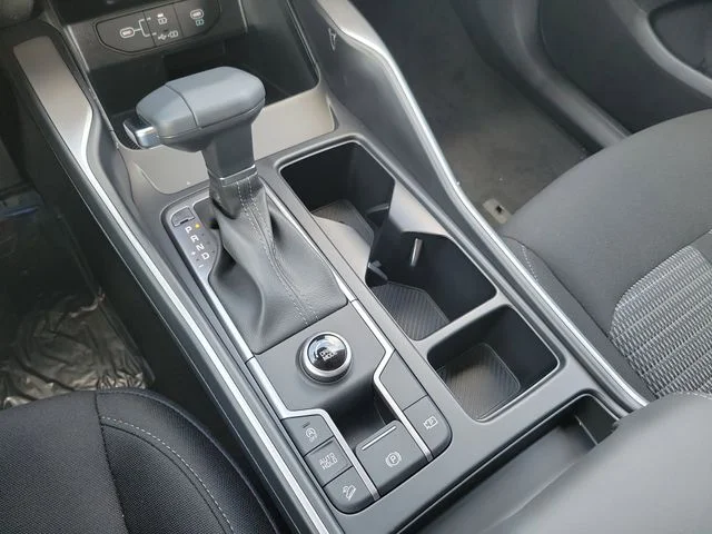New 2026 Glacial White Pearl Kia LX image 24