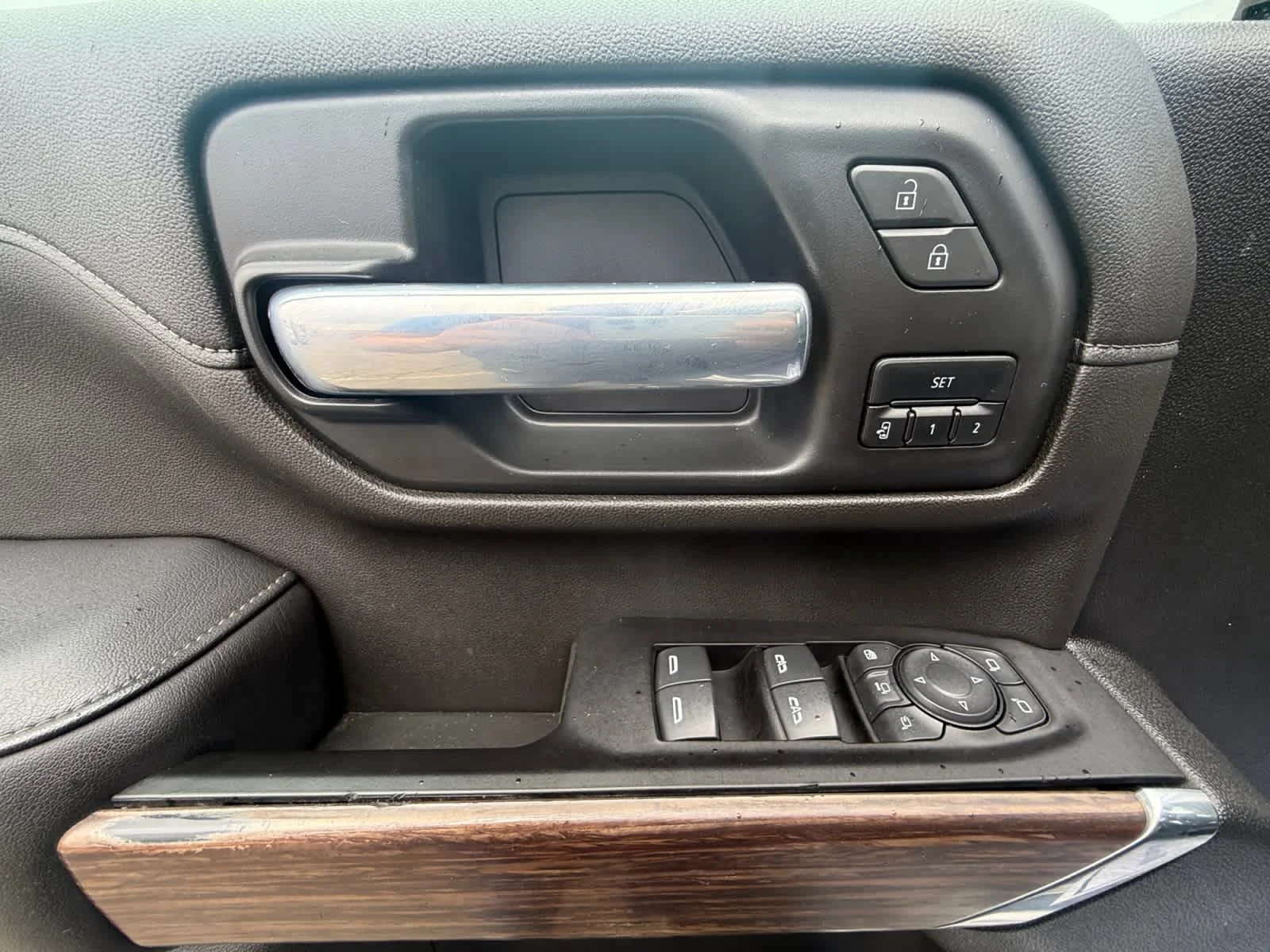 Used 2022 Iridescent Pearl Tricoat Chevrolet High Country image 15