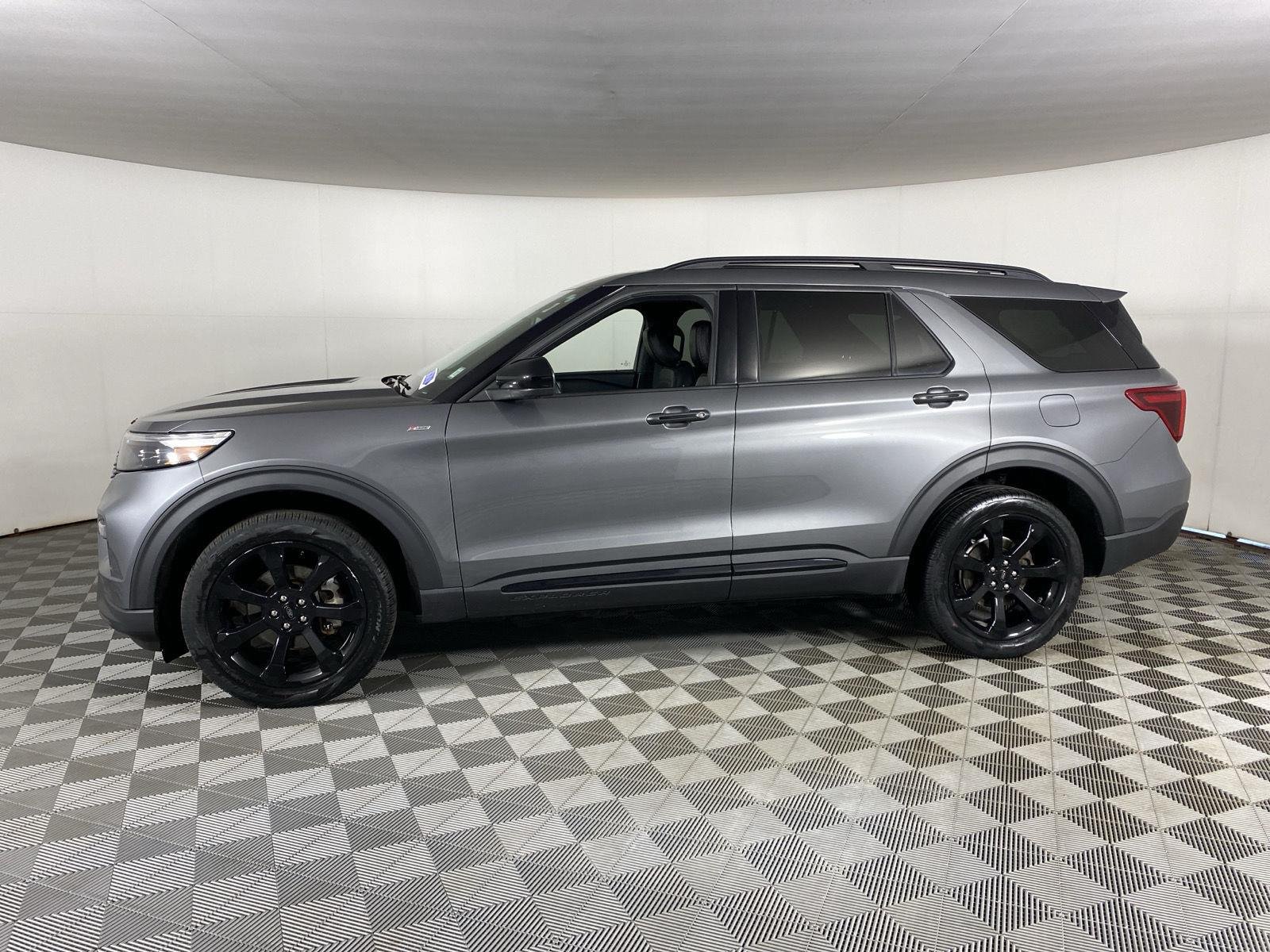 Used 2023 Carbonized Gray Ford ST-Line image 7