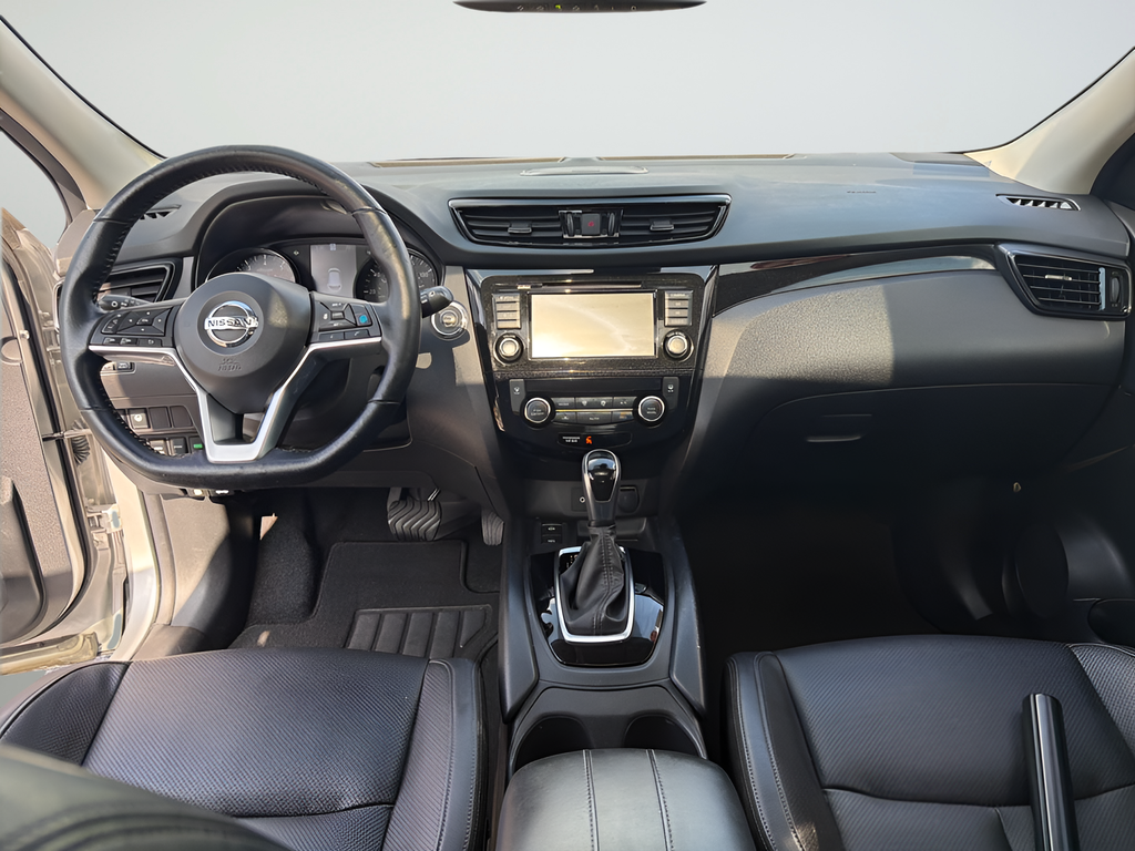 Used 2022 Silver Nissan SL image 26