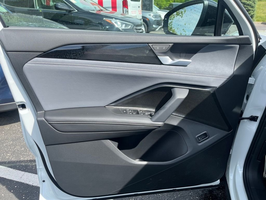 New 2026 White/off-white Volkswagen 2.0T SE R-Line Black image 9