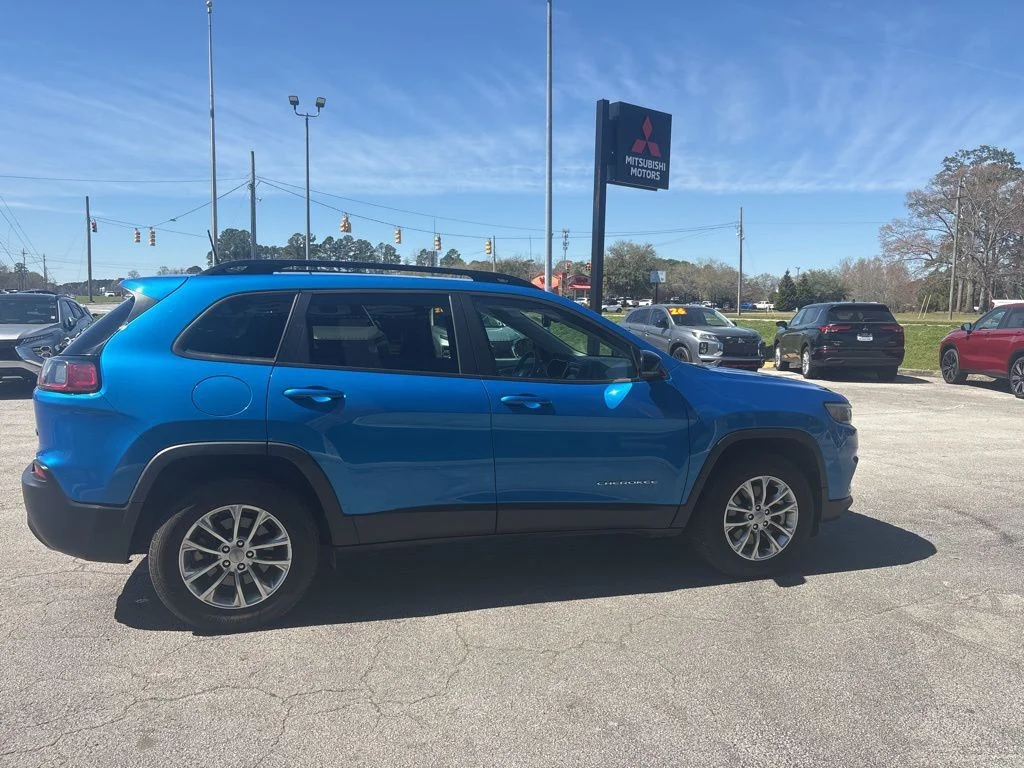 Used 2022 Blue Jeep Latitude Lux image 5