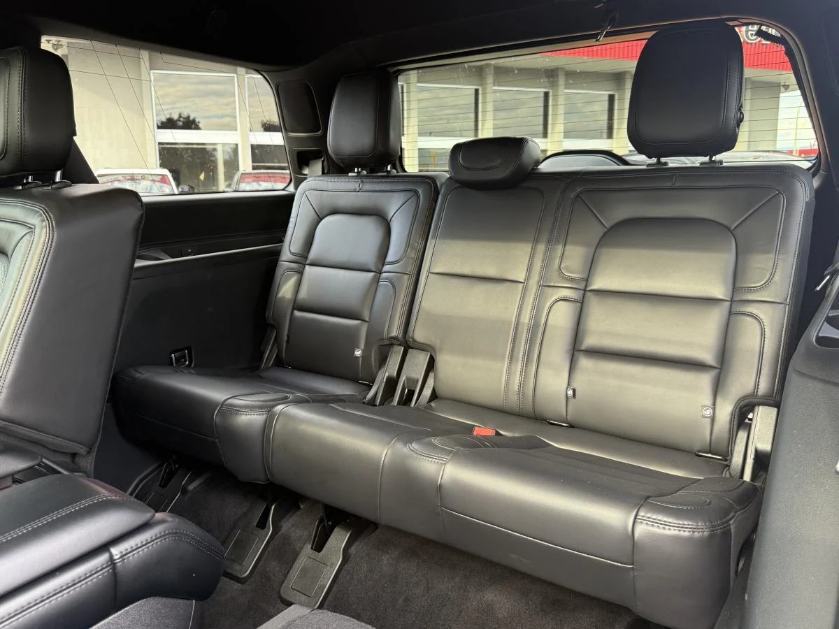 Used 2020 Blue Lincoln Reserve image 19