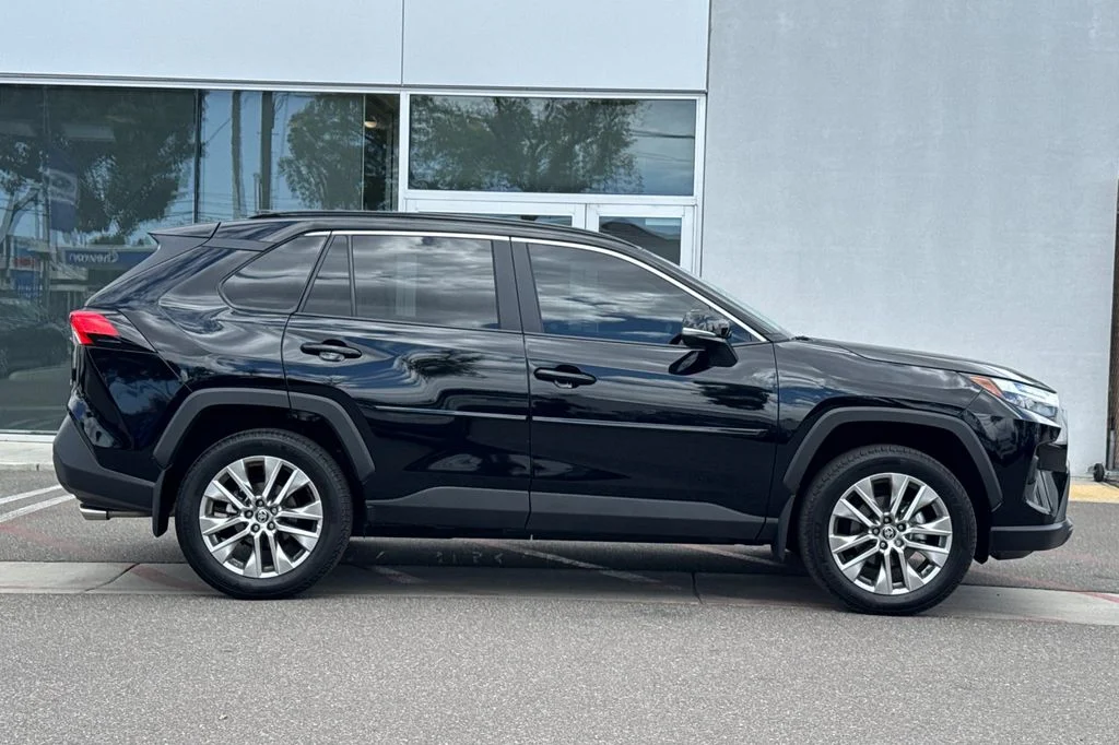 Used 2025 Black Toyota XLE Premium image 3