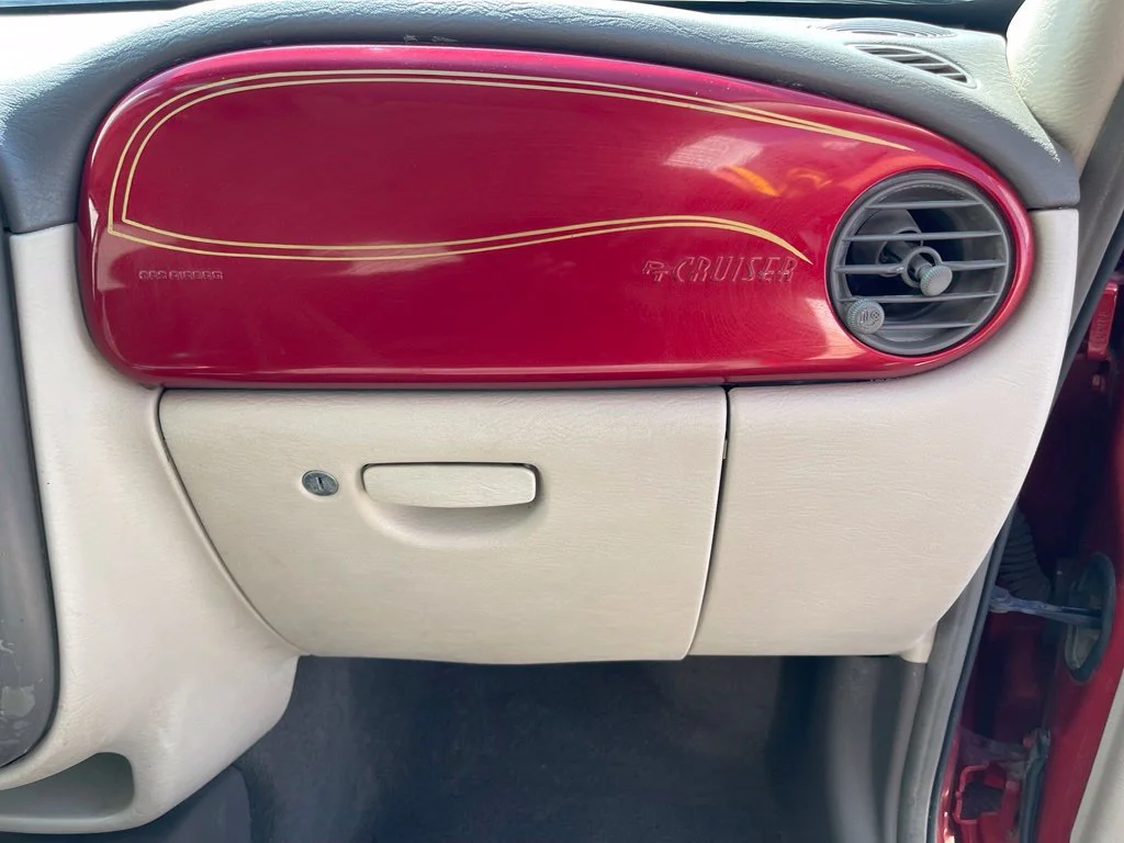 Used 2001 Red Chrysler  image 27