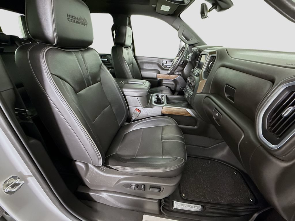 Used 2022 Silver Ice Metallic Chevrolet High Country image 29