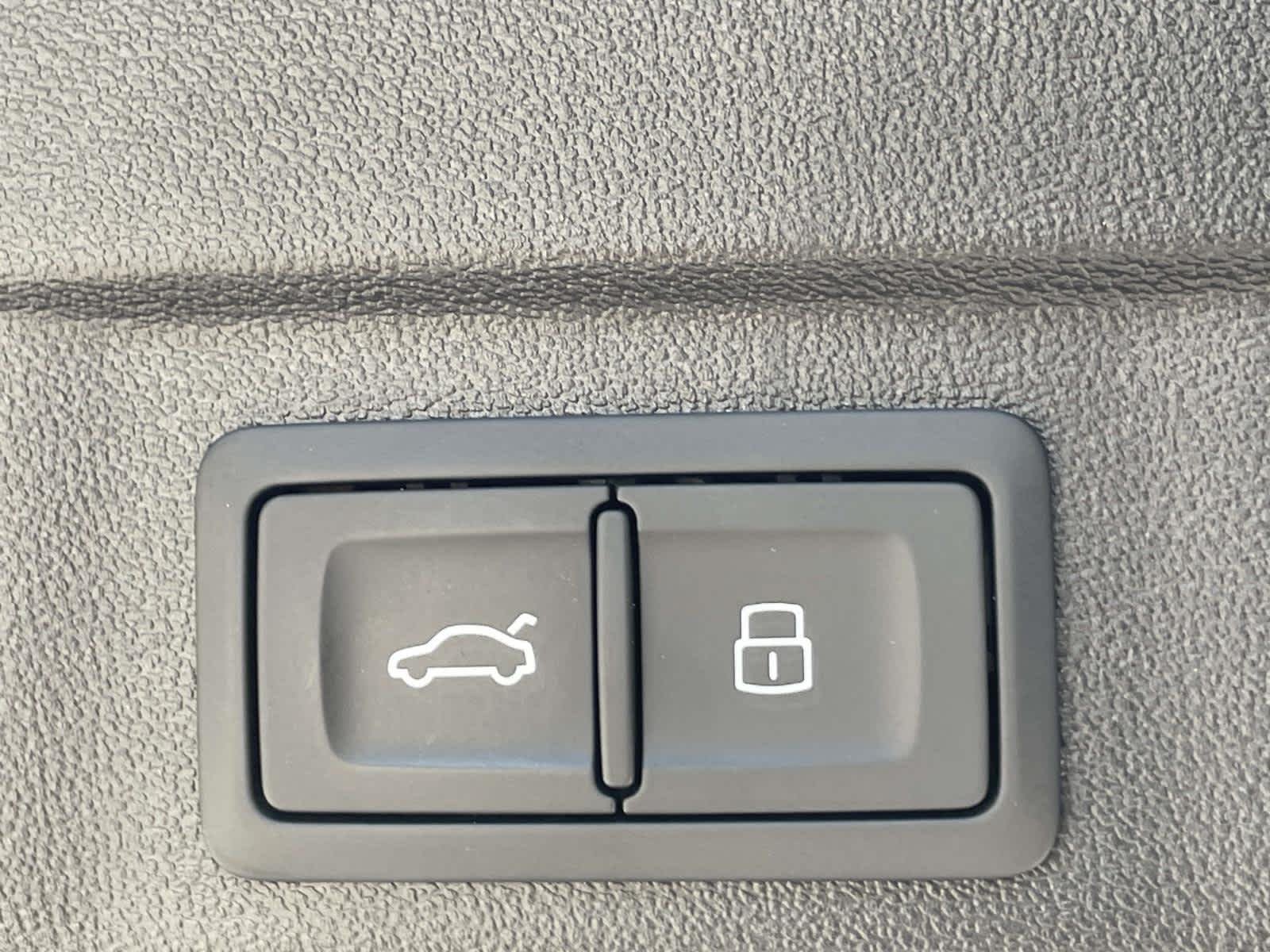 New 2026 9W9W/Blue Audi Premium Plus image 19
