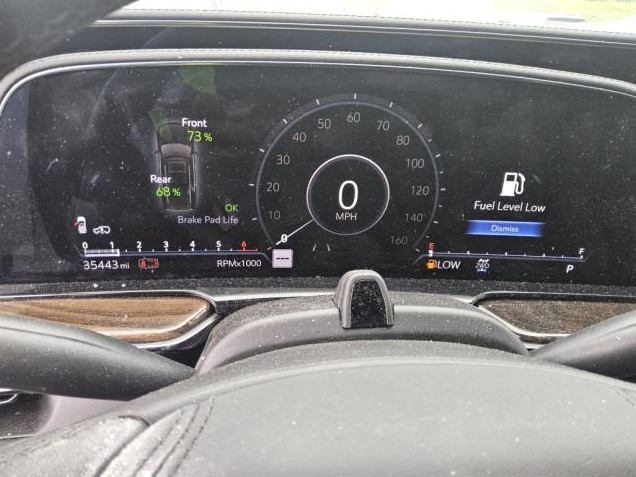 Used 2023 White Cadillac Sport Platinum image 10