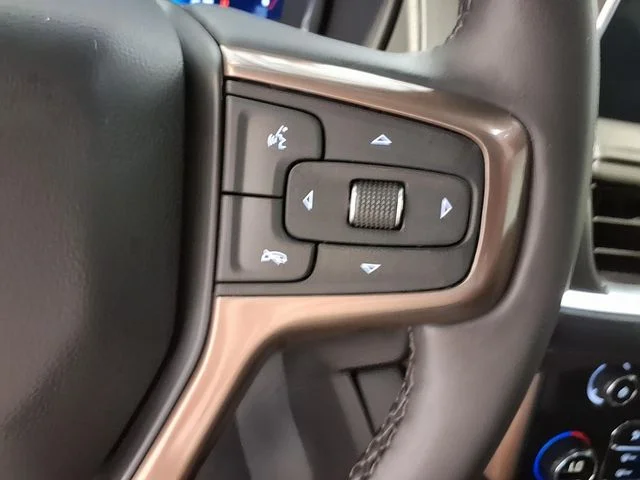 Used 2024 Pearl Chevrolet High Country image 11