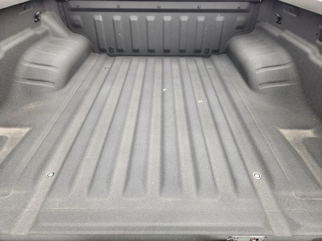 New 2026 Glacier White Nissan Crew Cab S image 22