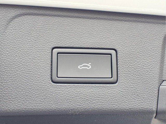 2026 Volkswagen Atlas SE w/Tech - Photo 10