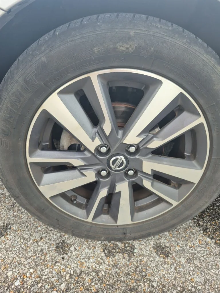 Used 2020 Silver Nissan 1.6 SV image 7