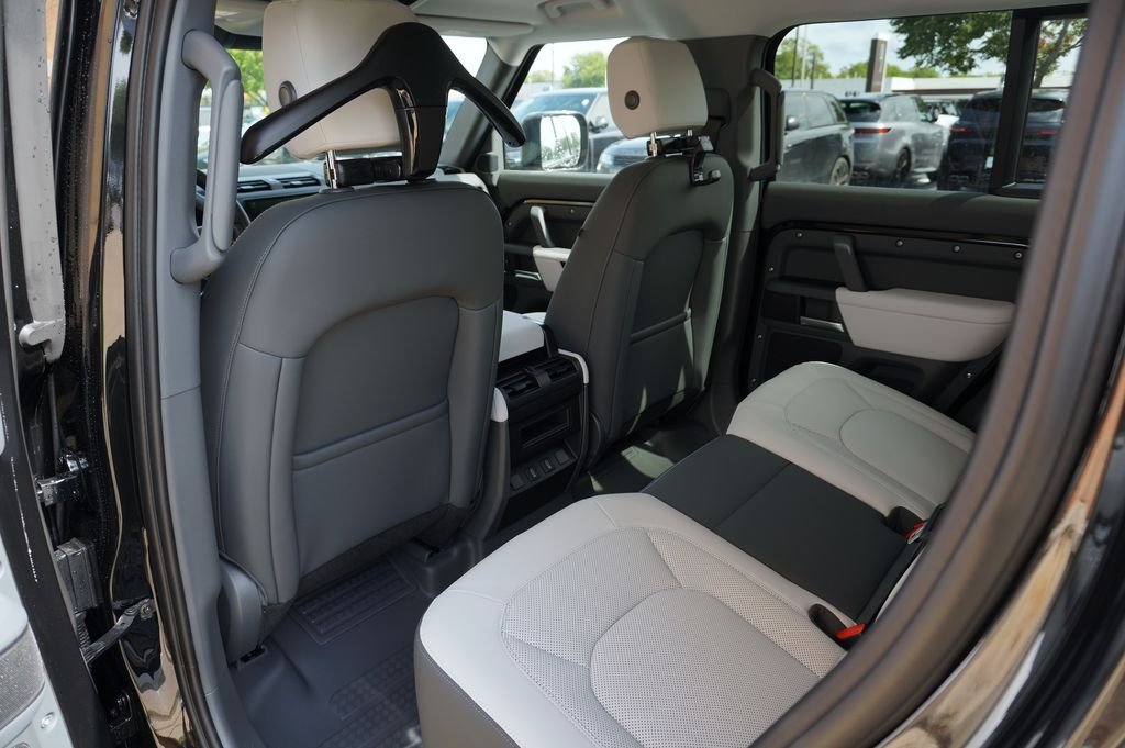 New 2026 Santorini Black Land Rover S image 28