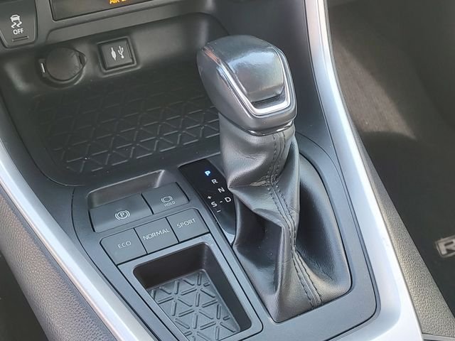 Used 2019 Gray Toyota XLE Premium image 18