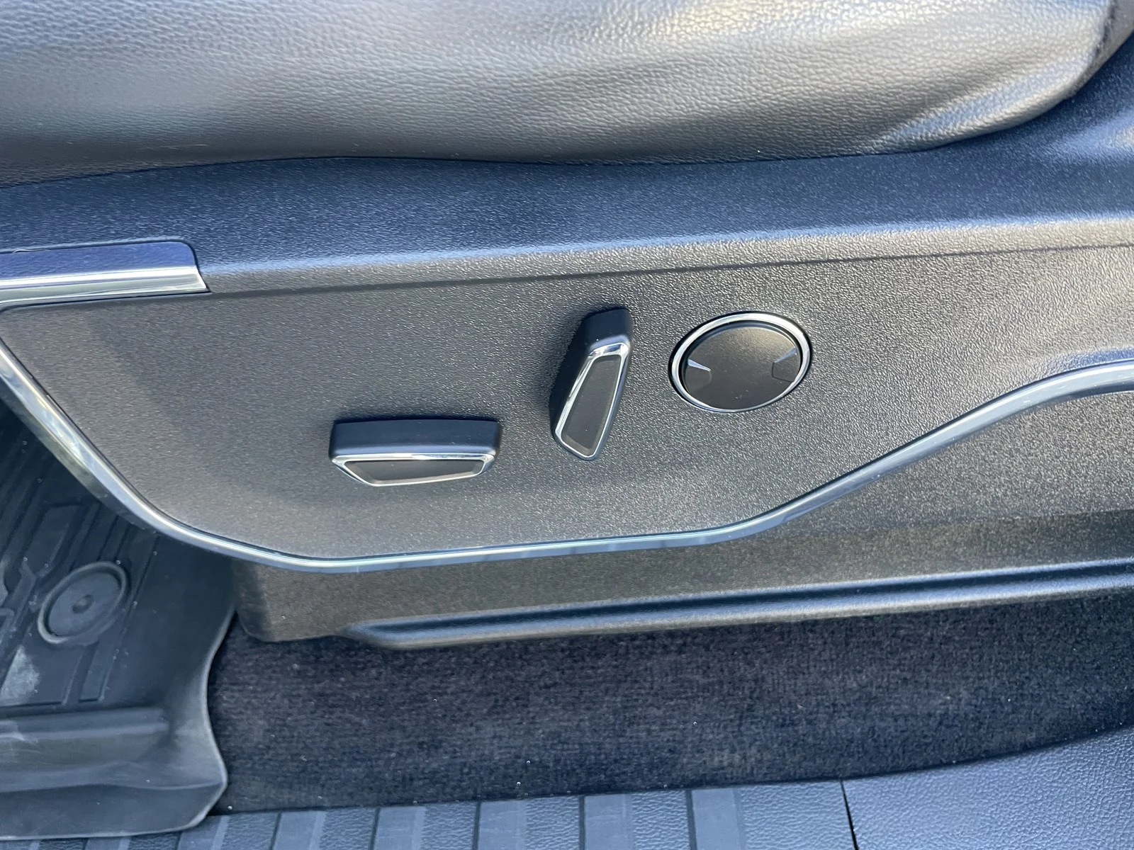 Used 2022 Iconic Silver Metallic Ford LARIAT image 18