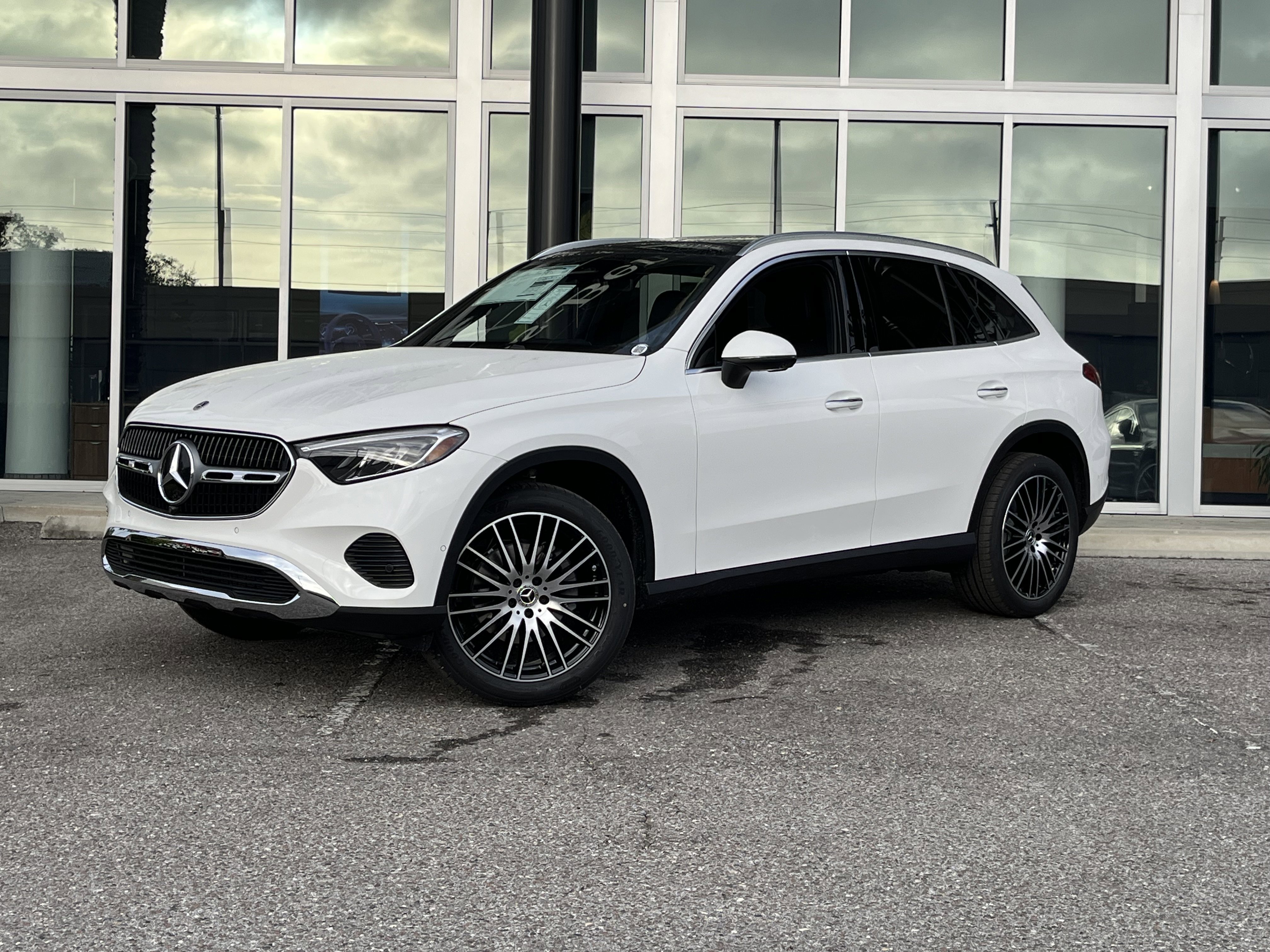 New 2026 Polar White Mercedes-Benz GLC 300 image 32