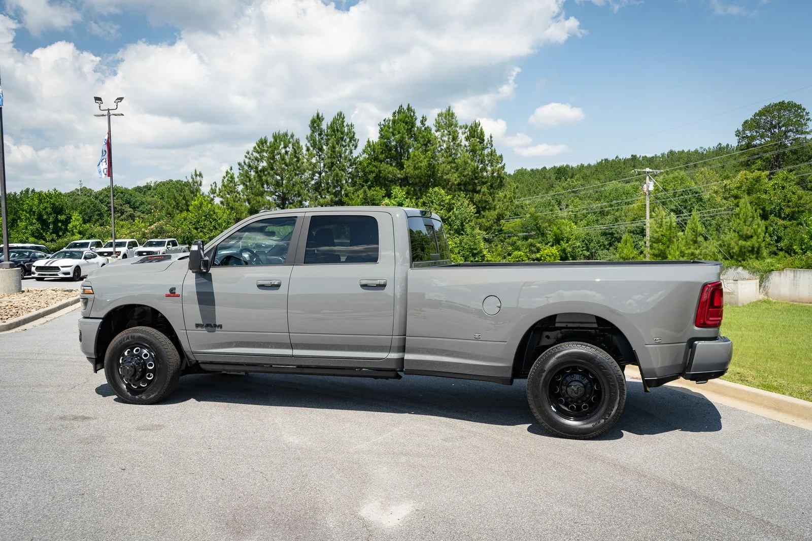 New 2026 Ceramic Gray Clear-Coat Exterior Paint RAM Laramie image 14