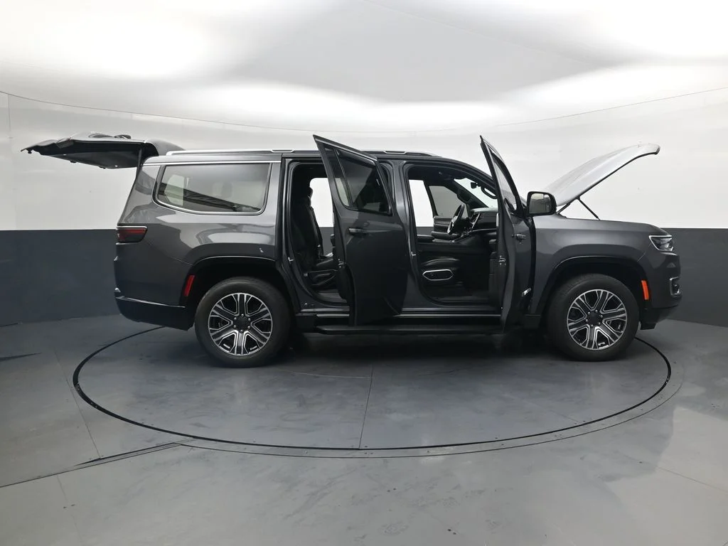 Used 2024 Gray Jeep Base image 51