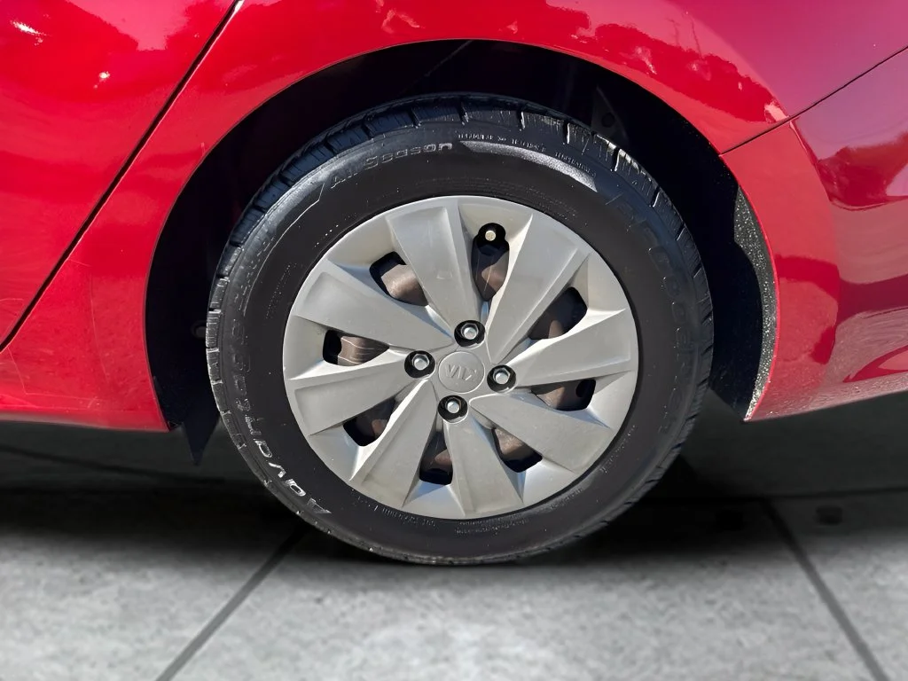 Used 2019 Red Kia S image 27