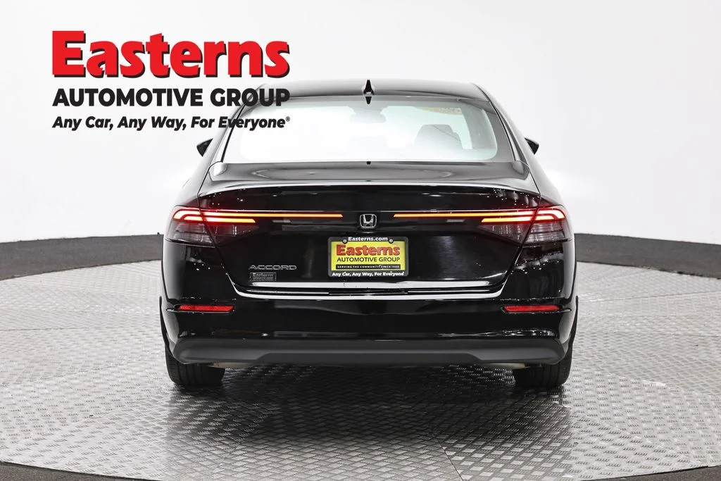 Used 2025 Black Honda SE image 6
