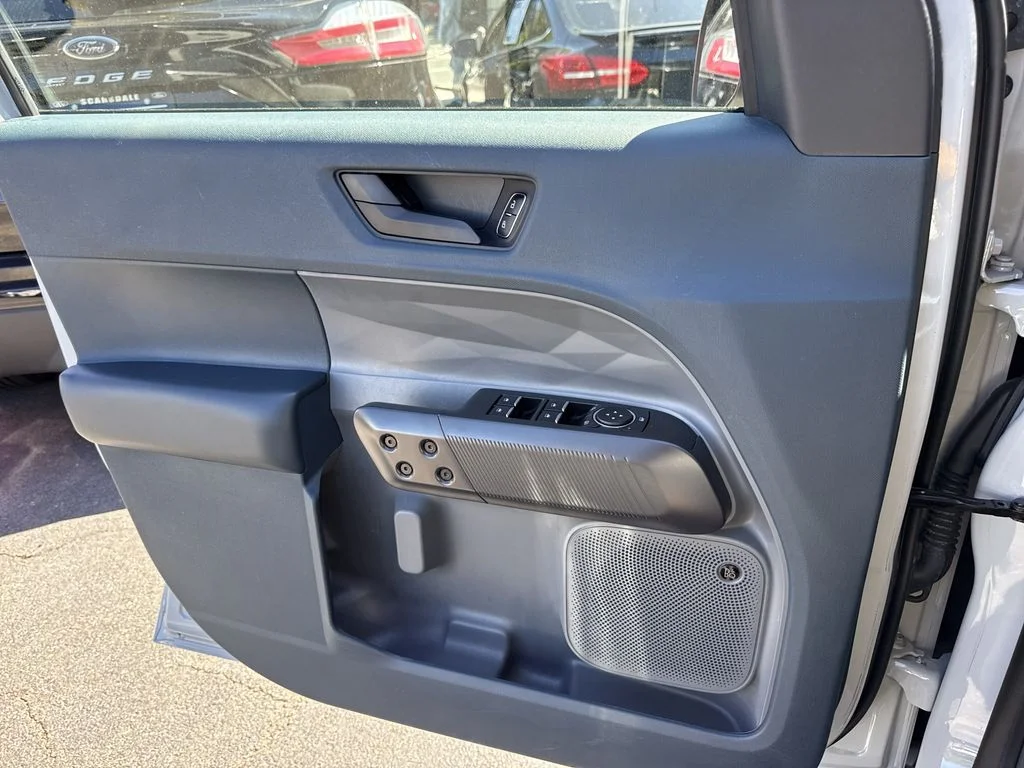 Used 2023 White Ford Lariat image 27