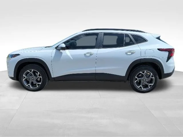 Used 2025 White Chevrolet LT image 6