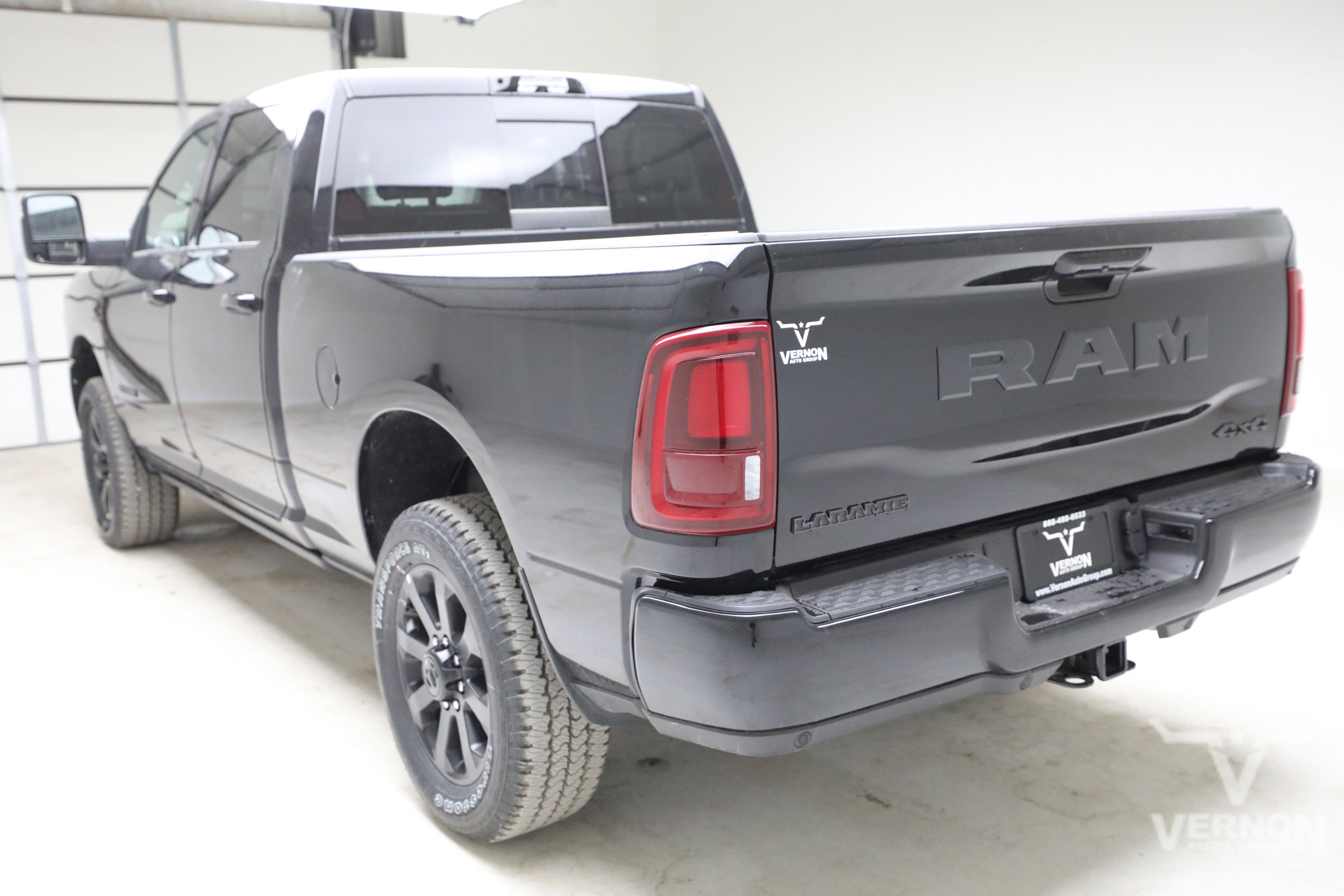 New 2026 Diamond Black Crystal Pearlcoat Ram N image 3
