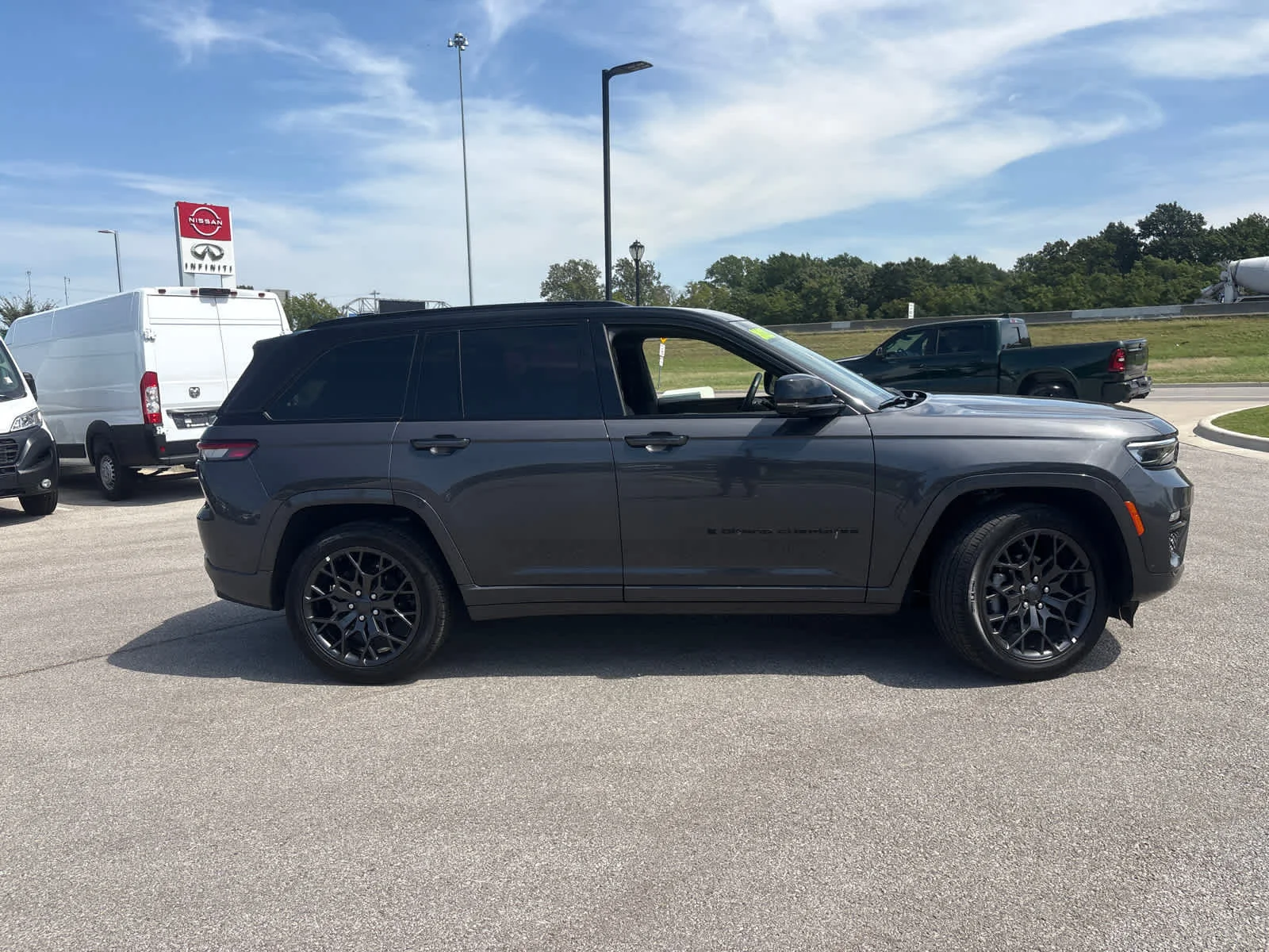 Used 2025 Baltic Gray Metallic Clearcoat Jeep Summit image 11