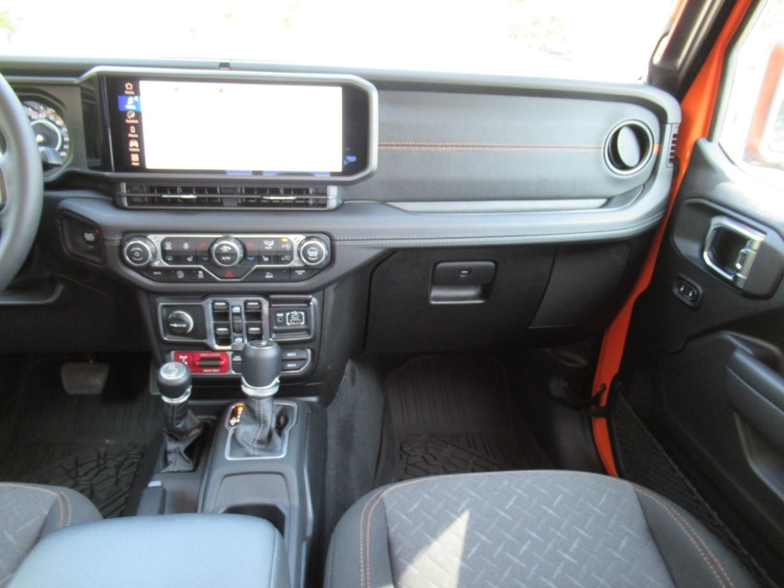 Used 2025  Jeep Mojave image 15