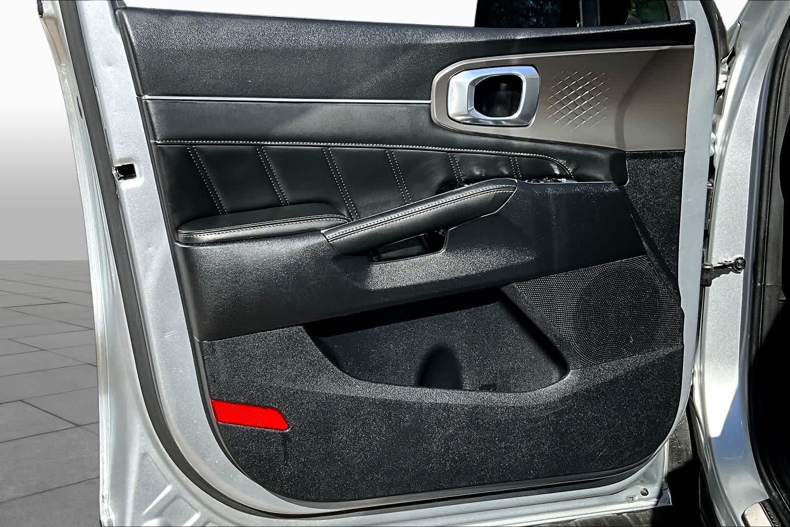 Used 2021 Sparkling Silver Kia SX image 22